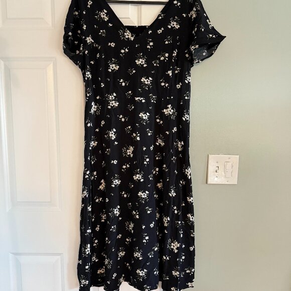 Old Navy Black Floral Fit & Flare V-Neck Midi Dress - Picture 1 of 4